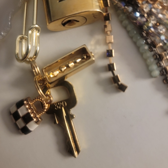 Louis Vuitton Lock & key - Picture 10 of 17